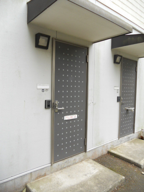 Entrance. Great-listing without renewal fee