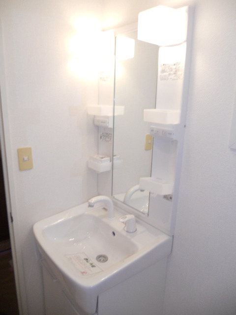 Washroom. No deals renewal fee! A quiet residential area
