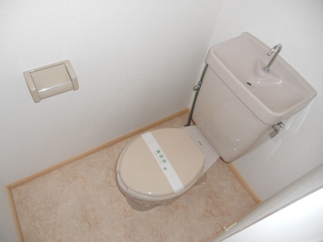 Toilet. No deals renewal fee! A quiet residential area