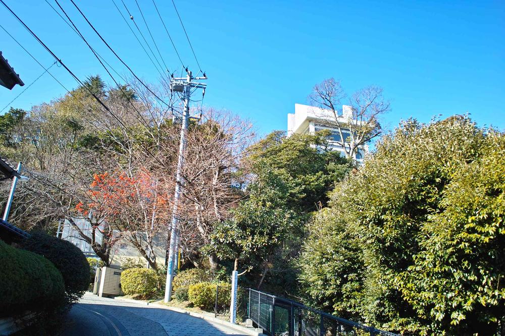 Junior high school. 709m to Kamakura Municipal Onari junior high school