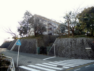 Junior high school. 944m to Kamakura City Iwase junior high school (junior high school)