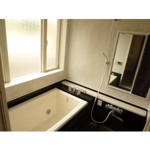 Bath. Bathroom with Reheating function with the window