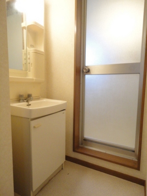 Washroom. It is with a convenient independent washroom in the morning of the busy time zone.
