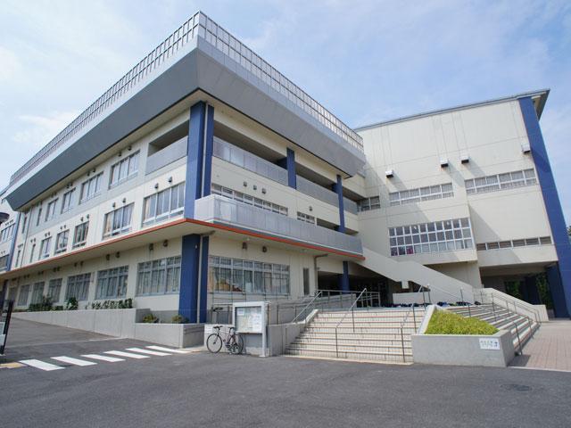 Junior high school. 1812m to the Kawasaki Municipal Kakio junior high school