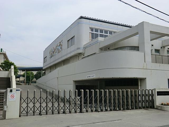 Primary school. 653m to Kawasaki Tatsuhigashi Kakio Elementary School