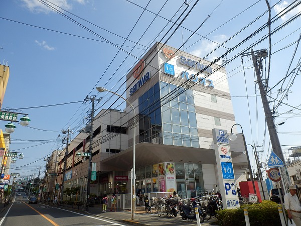 Supermarket. Sanwa Yurikeoka shop Building A to (super) 1600m