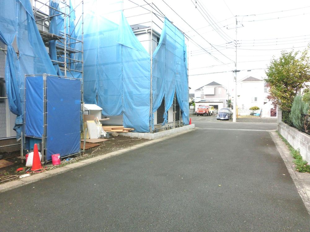 Local photos, including front road. Front road photo!