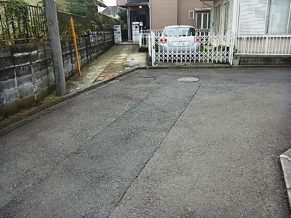 Local photos, including front road. It will be on the front road.