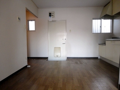 Living and room. Size dining table is put