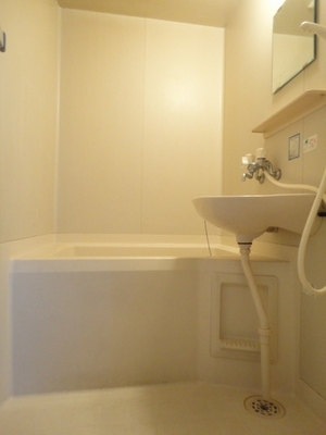 Bath. Popular bus toilet separately. Also stuck in the spacious bath