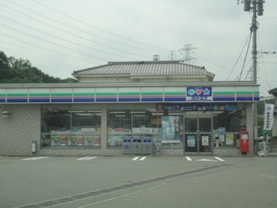 Convenience store. Three F until the (convenience store) 880m