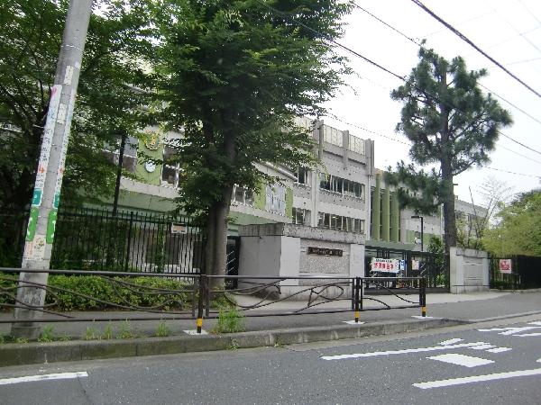 Primary school. Nishiikuta until elementary school 400m
