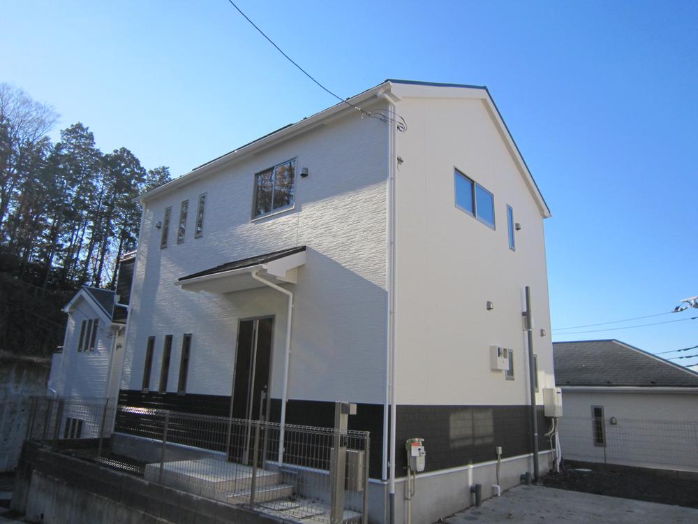 Local appearance photo. Leafy quiet residential area is perfect for child-rearing family