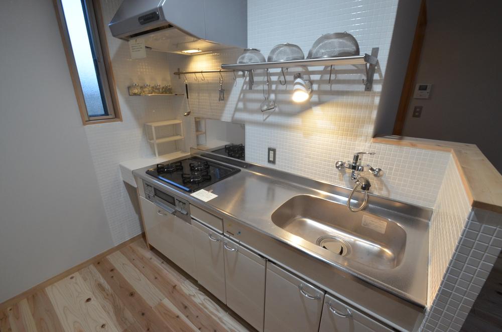 Kitchen. Indoor (12 May 2013) Shooting
