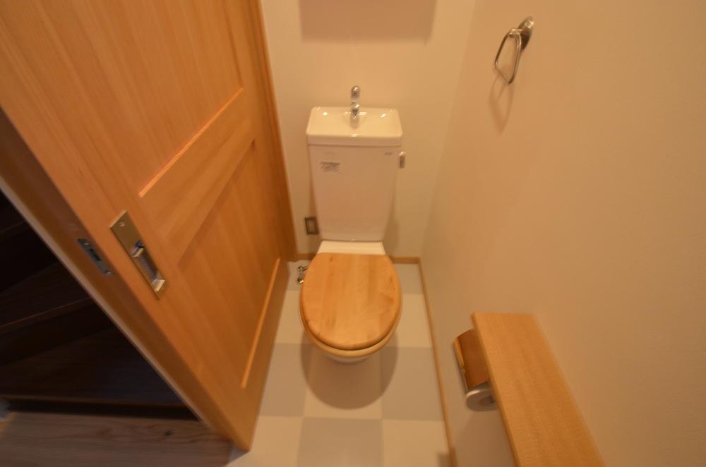 Toilet. Indoor (12 May 2013) Shooting