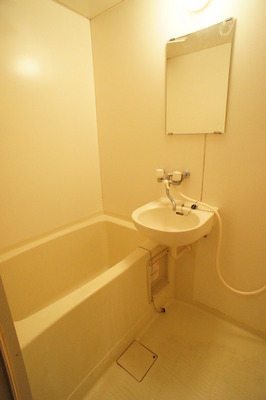 Bath. Since the bus toilet by Guests can indulge in a leisurely healing bath time.