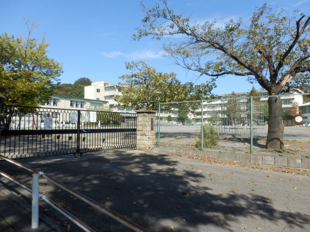 Primary school. Tsurukawa first 2 1649m up to elementary school (elementary school)