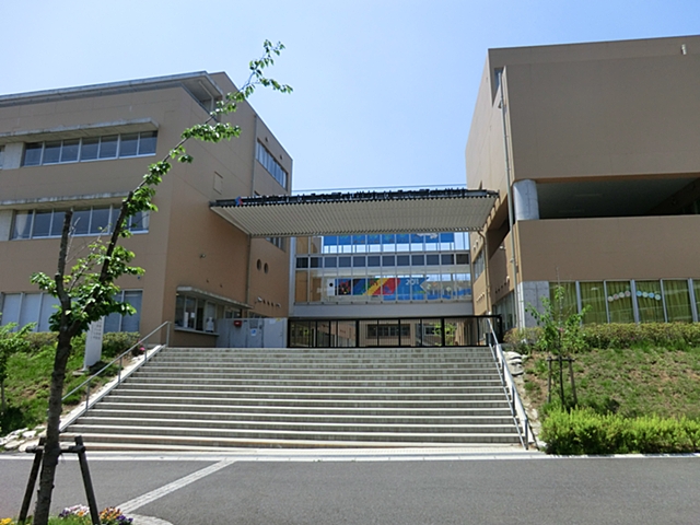 Junior high school. 1200m to the Kawasaki Municipal Kasuga field junior high school (junior high school)