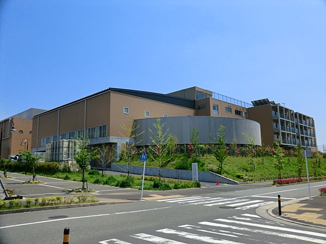 Primary school. 1200m to the Kawasaki Municipal Kasuga field elementary school (elementary school)