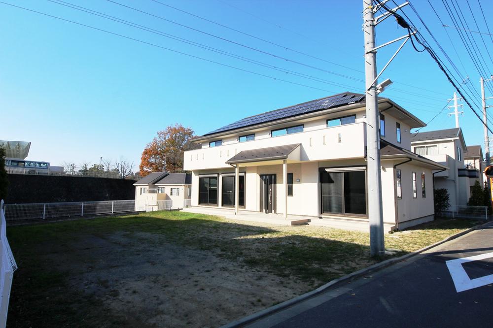 Local photos, including front road. Site area 127 square meters ・ Building area 61 square meters!