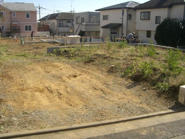 Local appearance photo. 1 Building is also sunny.