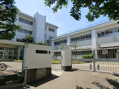 Primary school. Chiyo months hill to elementary school (elementary school) 180m