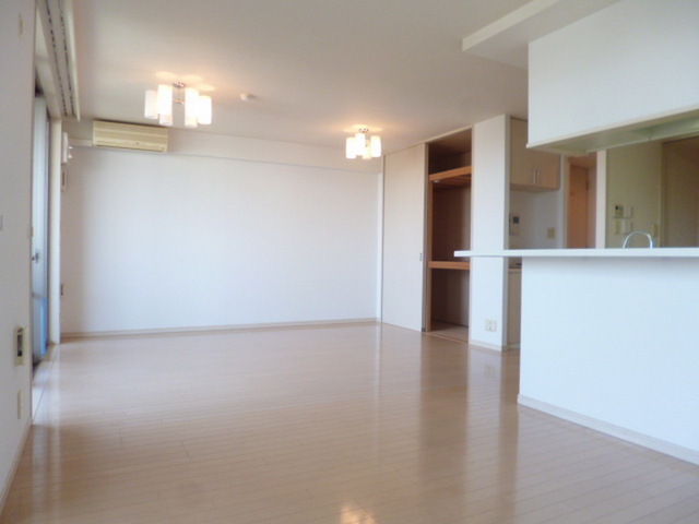 Other room space.  ☆ Spacious living room ☆