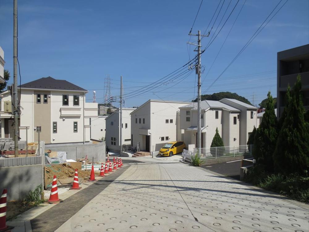 Local photos, including front road. Local (August 2013) Shooting The entire road width 5.2m ~ 6.8m