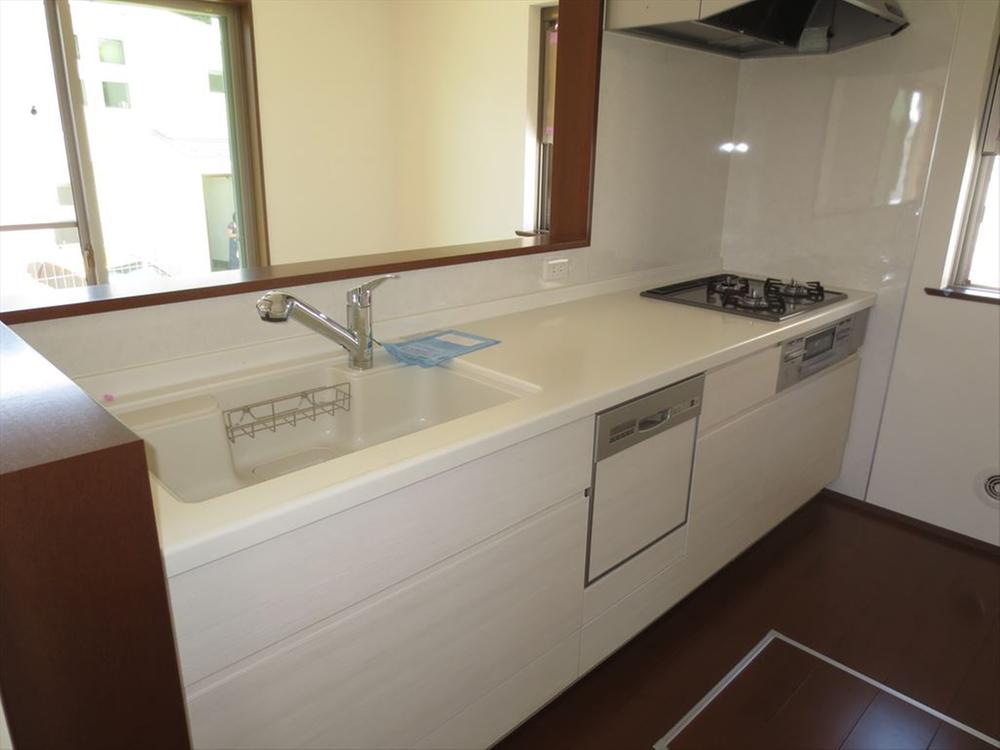 Kitchen. Indoor (September 2013) Shooting Easy-to-use, Face-to-face system Kitchen