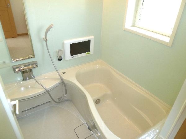 Bathroom. window ・ Heating dryer ・ TV ・ 1 tsubo system bus with sound shower