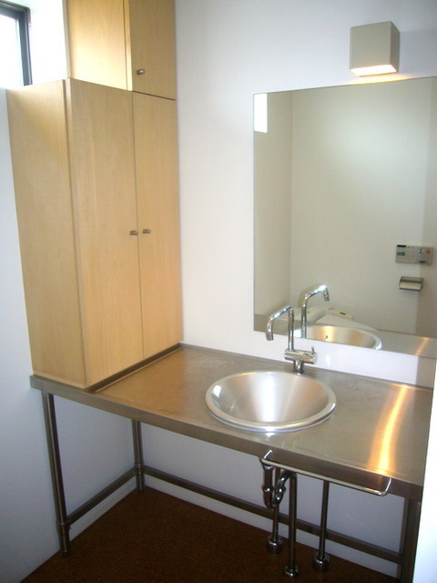 Washroom. Wash basin