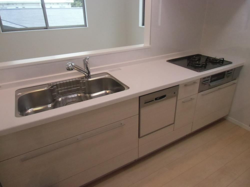 Kitchen. Open face-to-face kitchen! Dishwasher ・ It also equipped with an integrated water purifier!