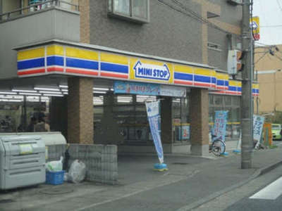 Convenience store. MINISTOP up (convenience store) 565m