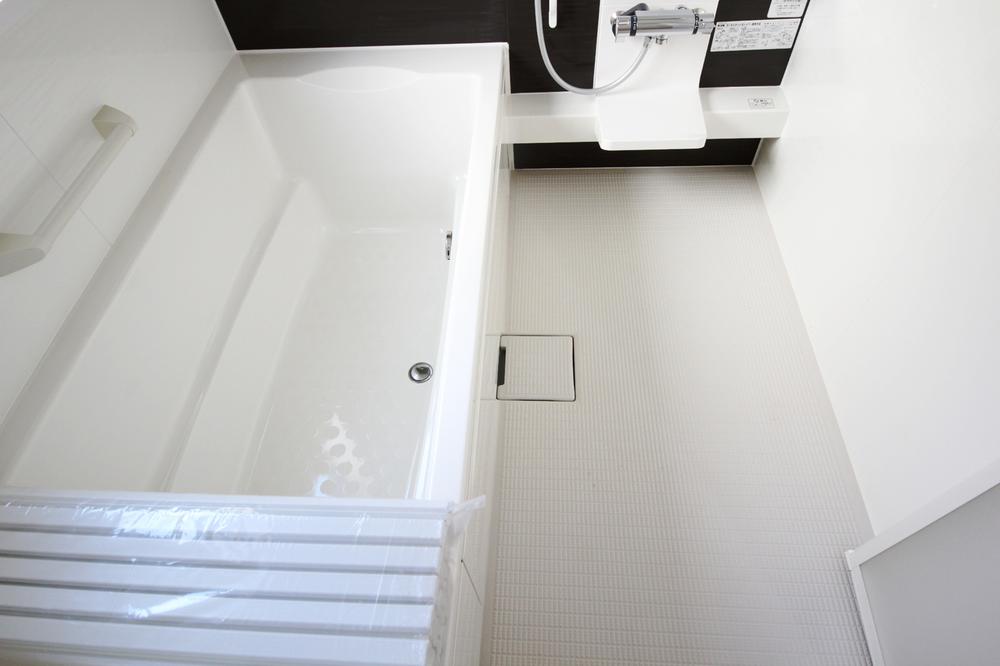 Same specifications photo (bathroom). Same specifications (bathroom)