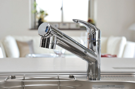 Kitchen.  [Water purifier integrated shower faucet] Switching to water purification and shower, Easy operation of only rotate the lever of the head portion to the left and right. Also, You can use pull out the head, Sink of cleaning is also easy.
