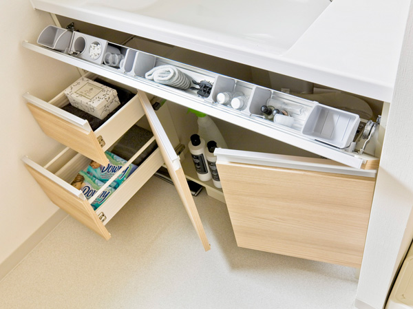 Bathing-wash room.  [cabinet] And convenient drawer to organize small items, Cleaning tool such as a bulky thing Maeru open door of the cabinet. Useful space is attached to the foot storage of health meter.