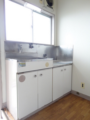 Kitchen. Is a convenient two-burner stove installation Allowed kitchen towards the self-catering school.