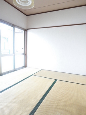 Living and room. Soothing Japanese-style room, Good even if I use in the bedroom. Also good to sleep grounder!