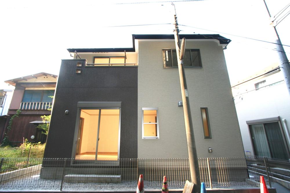 Local appearance photo. Local (10 May 2013) Shooting