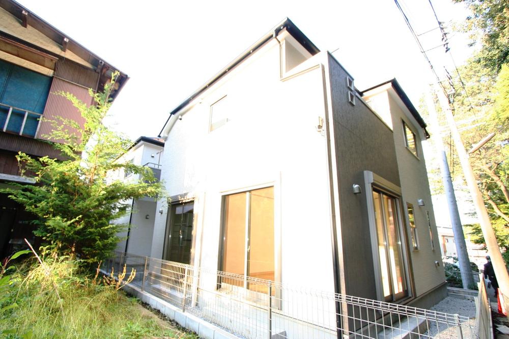 Local appearance photo. Local (10 May 2013) Shooting