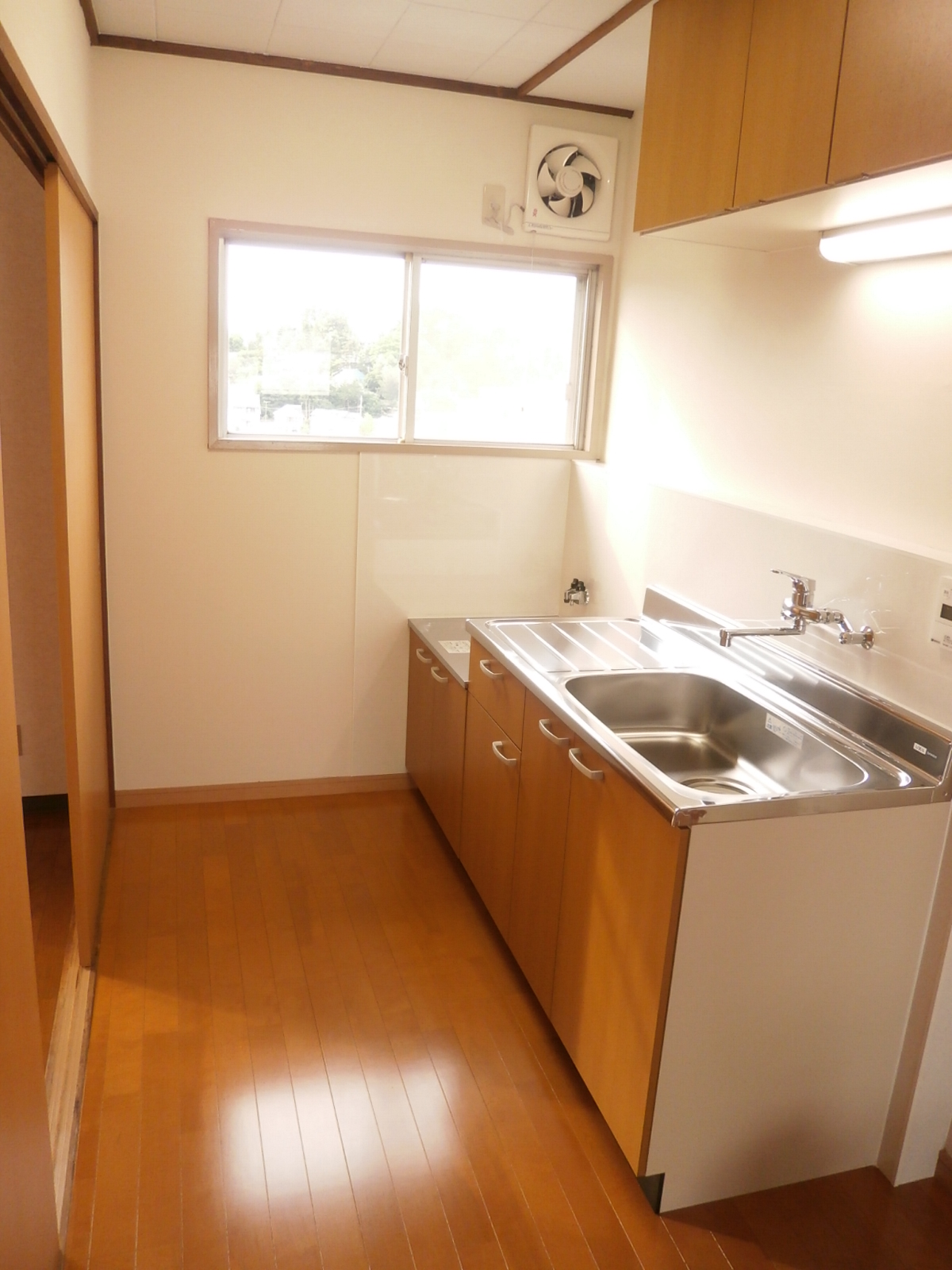 Kitchen. kitchen Water heater ・ New exchange up to a ventilator ☆