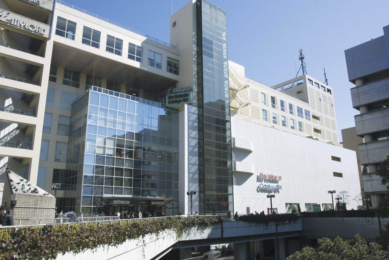 Shopping centre. Shinyurigaoka until Erumirodo 3290m (5 minutes car) Ito-Yokado and Odakyu OX, It contains attractive 80 stores from Yurindo bookstores such as fashion to gourmet.
