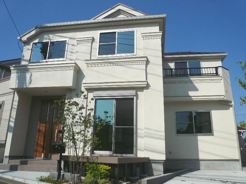 Local photos, including front road. Local appearance photo, Accent of commitment to simple design!