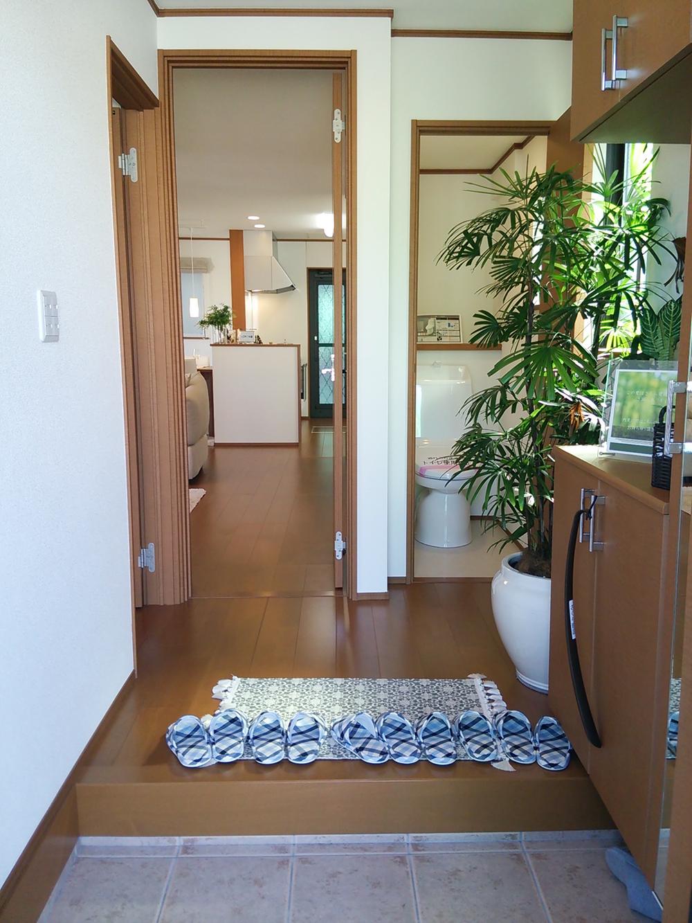 Entrance. Spacious entrance porch!