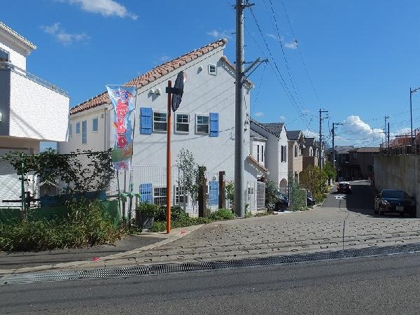 Local photos, including front road. Local front road