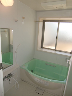 Bath. Reheating ・ Bathroom with window