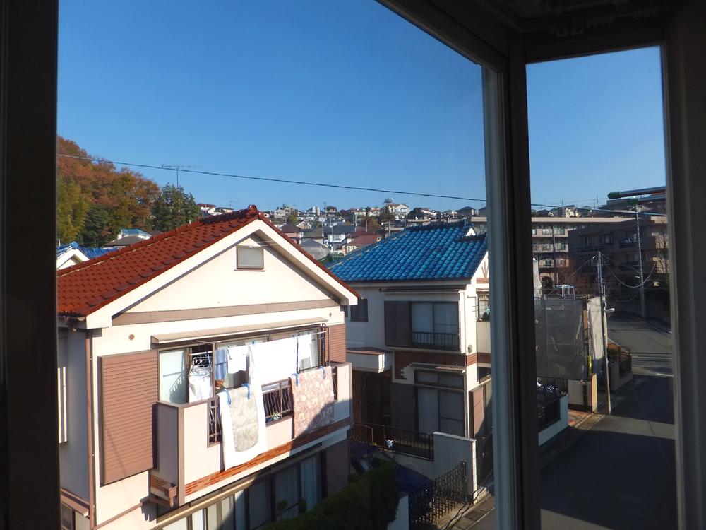 View photos from the dwelling unit. We hope the quiet residential area. It is an environment favorable.