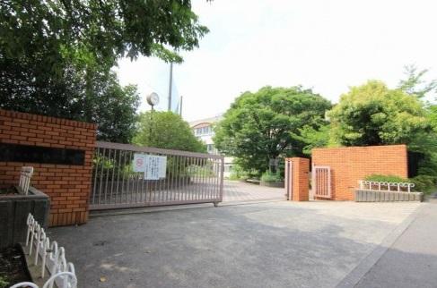 Junior high school. Kinteichu 400m to school