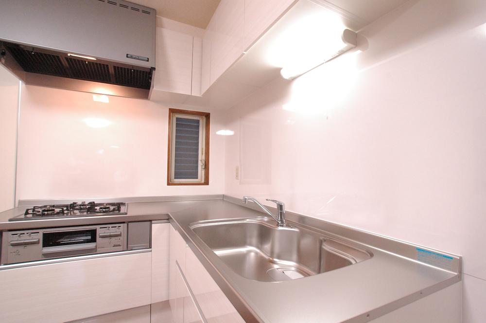 Kitchen. The kitchen is also a beautiful new ☆ 