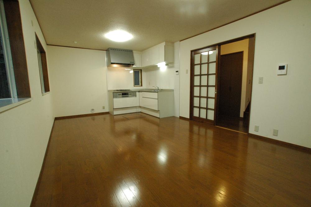 Living. There is a feeling of opening in the living room with a bay window ☆ 